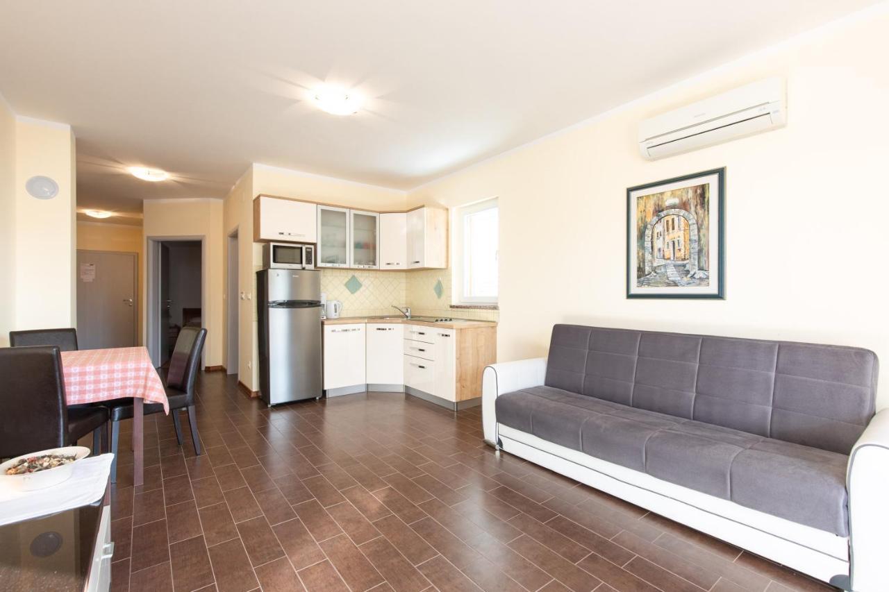 Apartments Bella Vista Крк Экстерьер фото